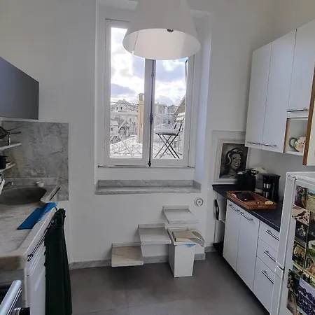 アパート La Mansarda Al Porto Di ジェノヴァ