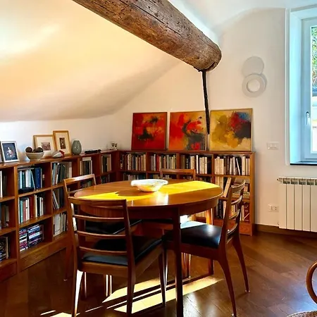 La Mansarda Al Porto Di アパート *