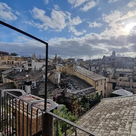 アパート La Mansarda Al Porto Di ジェノヴァ